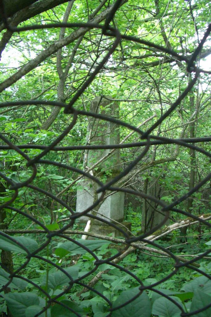 Ehemaliger Friedhof eingefriedet