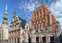 Das wiedererichtete Schwarzhäupterhaus von Riga am Markt von Riga 2015